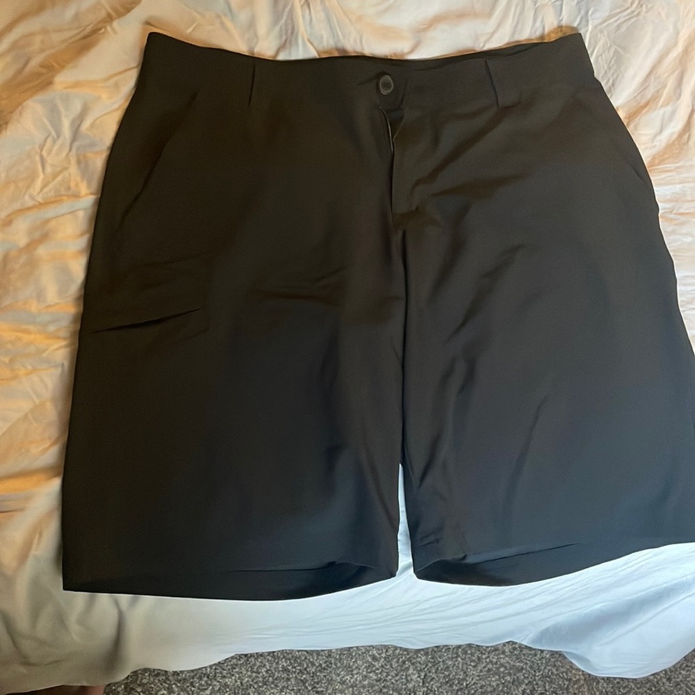Black Columbia shorts